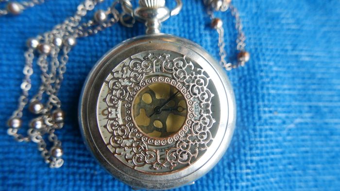 Vintage Smooth Quartz Pocket Watch