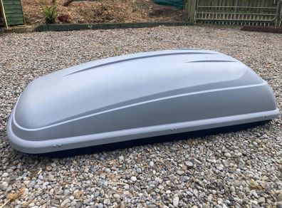 Roof box