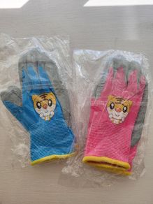 Pair of Kids Gardening / Work Gloves Brand New (Blue & Pink)