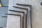 4 black brackets