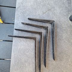 4 black brackets