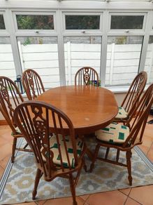 Extendable Wooden Dining Table + 6 chairs