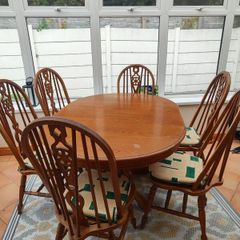 Extendable Wooden Dining Table + 6 chairs