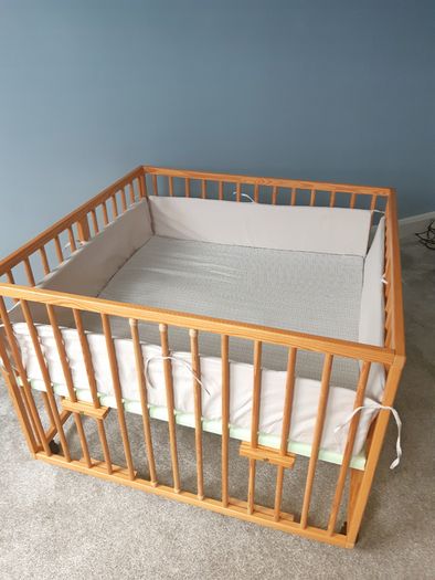 Baby playpen with adjustable height