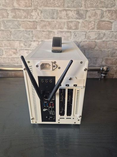 Tiny ITX gaming pc setup - RTX 3070, Intel i7, 16GB DDR4, 512GB m.2 SSD
