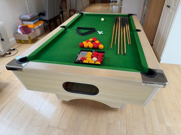 DPT Slate Bed Pool Table - Made In UK - Cues / Balls/Triangle