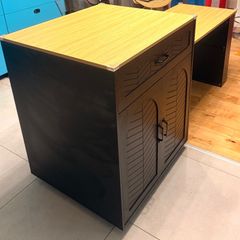 Like New Kitchen Island with Extendable Table