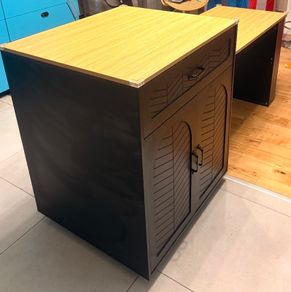 Like New Kitchen Island with Extendable Table