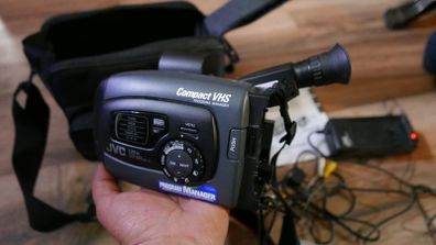 JVC GR-AX337E Compact VHS Camcorder + Carry Bag & Charger (the battery doesn't hold a charge - it works perfectly on the charger)
