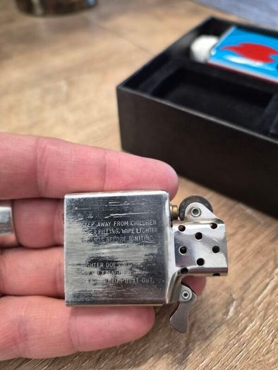 zippo lighter gift set from 1994 - like new