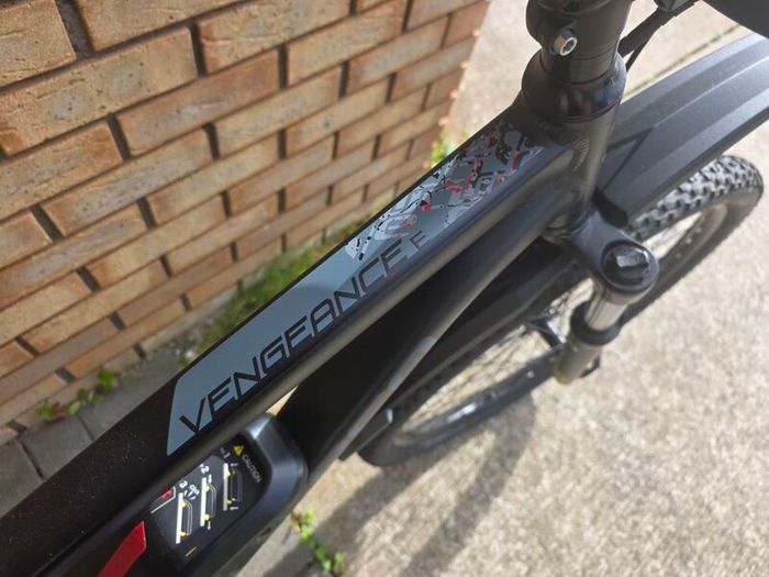 Ebike Carrera Vengance Mountain Bike Size M