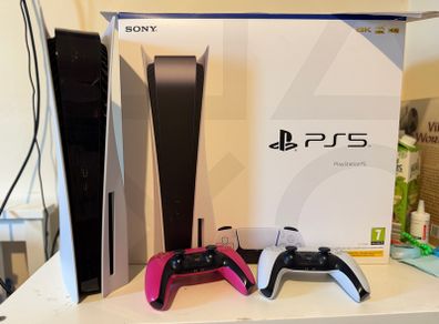 PlayStation 5 disc with box