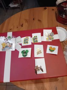 Disney pins bumdle