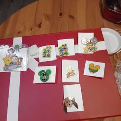 Disney pins bundle