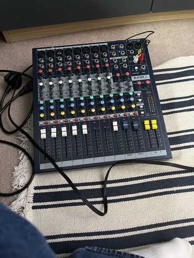 Soundcraft EPM8 audio mixer