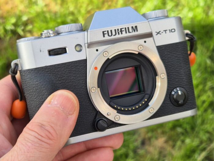 Fujifilm X-T10 Silver + 7Artisans AF 25mm F1.8 + Full Charging Kit