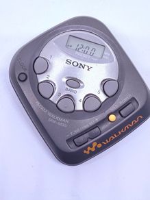 SONY SRF-M35 Walkman Vintage Portable AM/FM Radio
