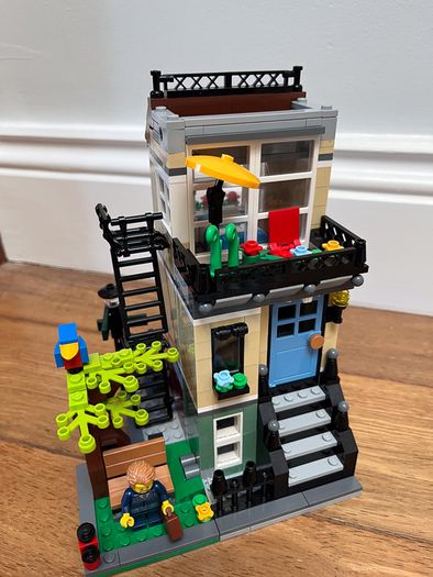 LEGO 31065 Park Street Townhouse 100% Complete w/ Instructions & Figs