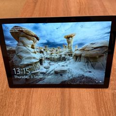 Microsoft Surface Pro 5 i5 128GB / 4GB RAM Very good battery life (charger included)