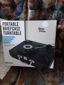 Global Gizmos retro briefcase portable record player