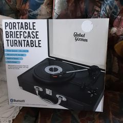 Global Gizmos retro briefcase portable record player