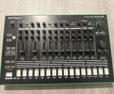 Roland TR-8