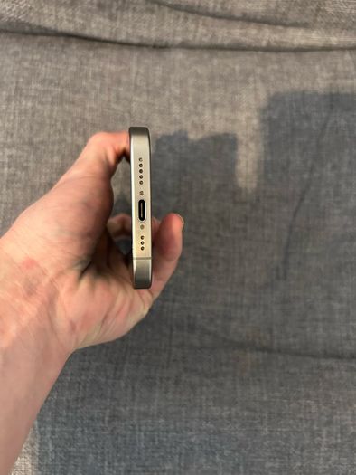 iPhone 15 pro natural titanium 128gb, unlocked, 86% battery health
