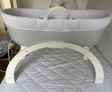 Shnuggle Dreami Moses Basket & Stand