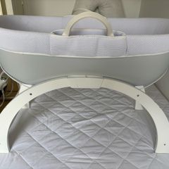Shnuggle Dreami Moses Basket & Stand
