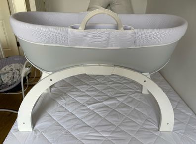 Shnuggle Dreami Moses Basket & Stand