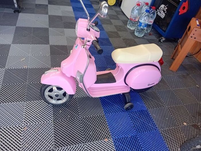 Kayto Vespa Electric Scooter