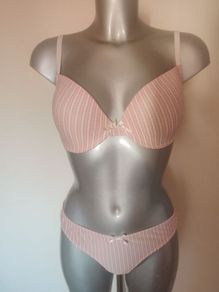 BNWT No secret lingerie set bra and thongs size M cup UK36D EU80D Postage included