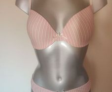 BNWT No secret lingerie set bra and thongs size M cup UK36D EU80D Postage included