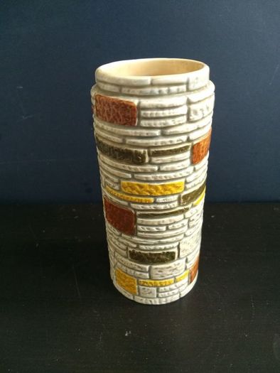 Fabulous Vintage Retro Kitsch Sylvac Cylindrical Vase from the "Brickwork" Range Produced in the 60's and 70s, Shape Number 3812