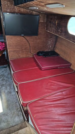 32 FT sailing boat 4 sleeper