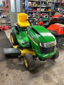 John Deere Lawnmower