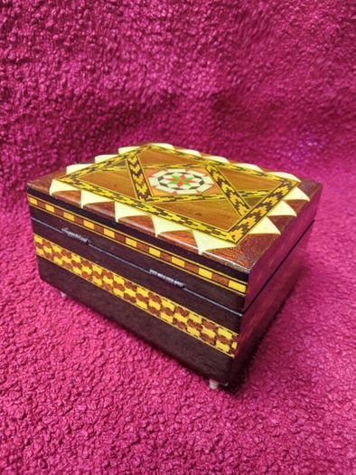 Vintage Musical Jewellery / Trinket Box