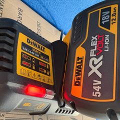 Dewalt 12 amp / Fast charger like new