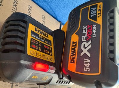 Dewalt 12 amp / Fast charger like new