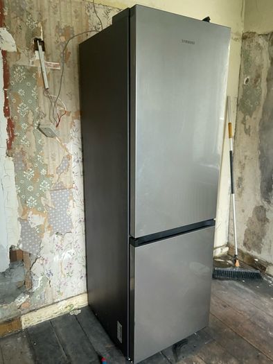 Samsung Series 6 Frost Free Freestanding Fridge Freezer Grey