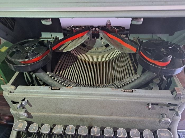 Vintage steel Royal manual typewriter