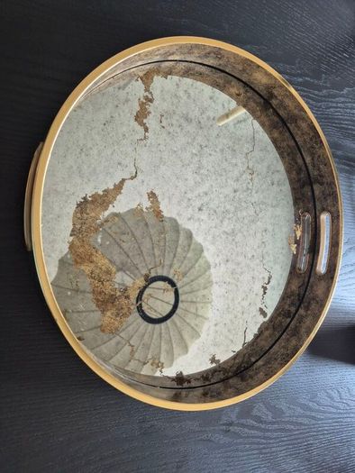 Mirrored tray