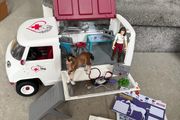 Schleich Horse Club Mobile Veterinary with Hanoverian Foal 42370 Truck