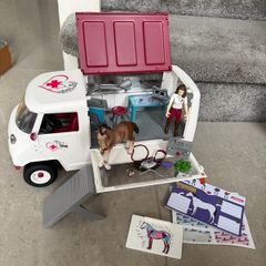 Schleich Horse Club Mobile Veterinary with Hanoverian Foal 42370 Truck