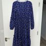 In The Style Blue Floral Midi Dress - size UK 8 Image 2