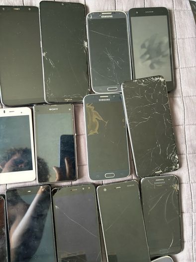 Bundle of 25 phones