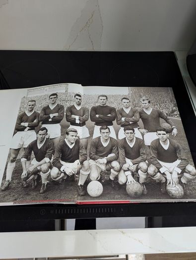 Manchester United Building a legend