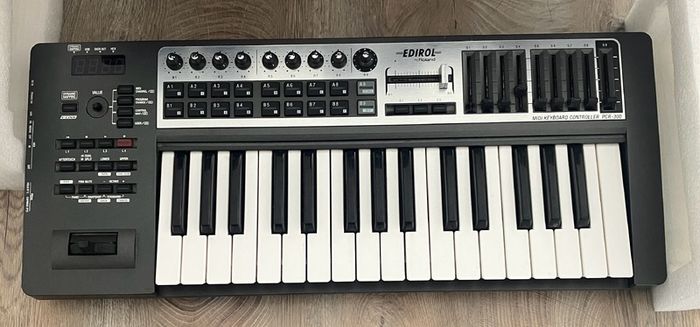 Edirol PCR-300 MIDI Keyboard