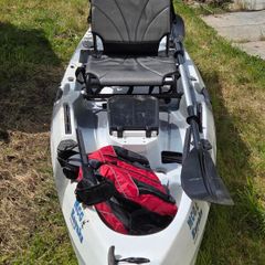 10ft Fishing Kayak, Like New,  Seat, Paddle, Life Jacket & NEW Wall Rack Included