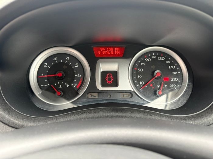 2008 Renault Clio + CarPlay + Reverse Camera
